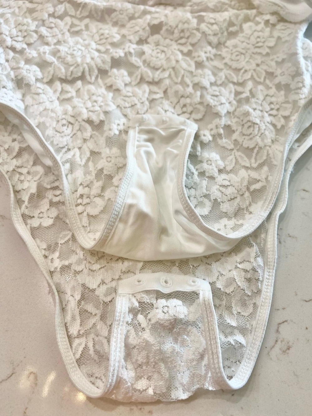 White Lace V Neck Bodysuit Cap Sleeve Sheer Floral Snap Closure - Picture 5 of 8